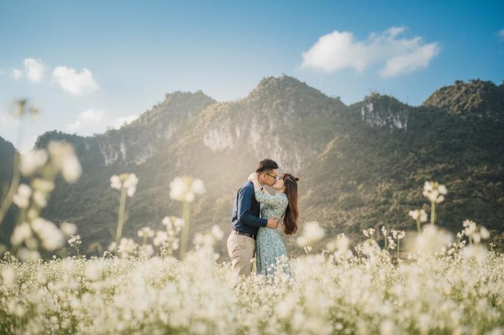 Chụp ảnh cưới tại đồi ch&egrave; v&agrave;o th&aacute;ng 12 đến th&aacute;ng 2 l&agrave; l&yacute; tưởng nhất